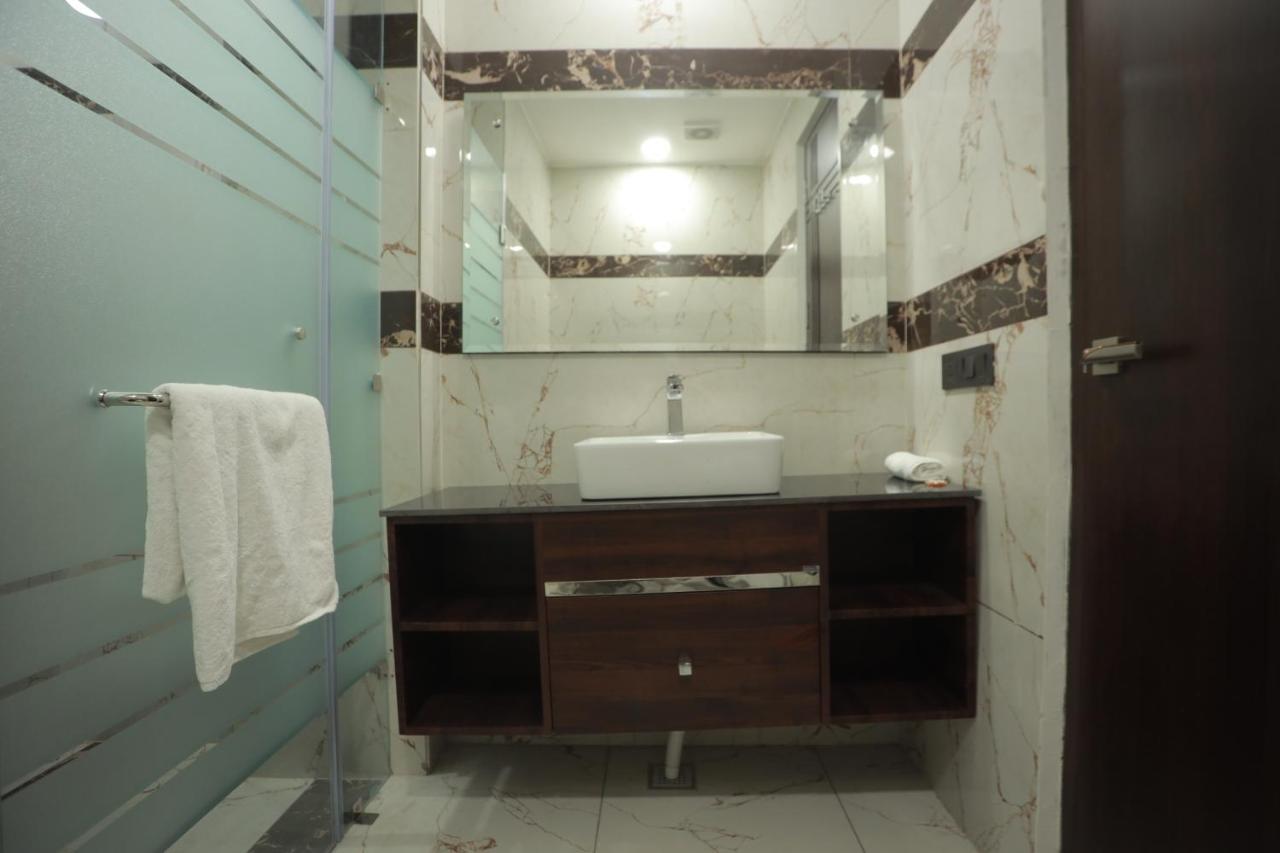 Ovel Hotel Ludhiana Bagian luar foto