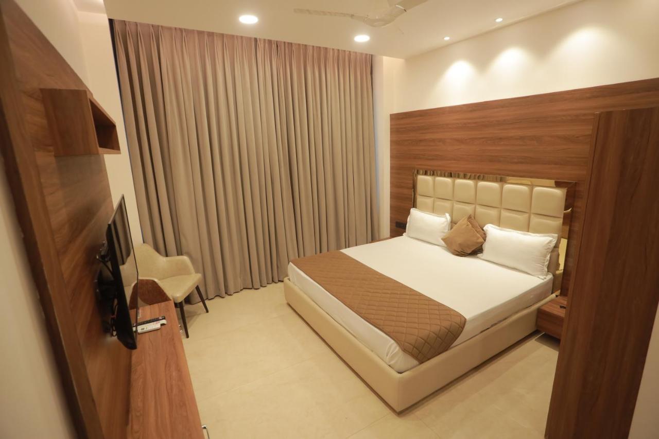 Ovel Hotel Ludhiana Bagian luar foto