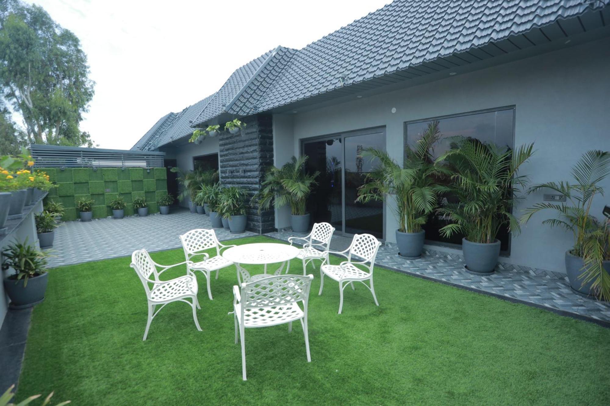 Ovel Hotel Ludhiana Ruang foto